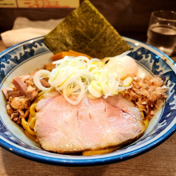 「油そば 温玉」@兎に角 松戸店の写真