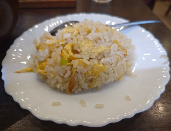 「半チャーハン（麻辣刀削麺とセット）」@中国料理 桃源郷 浅草橋店の写真