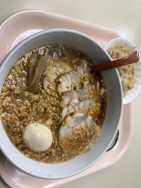 「チャーシューメン 煮卵、ニンニクチップTPミニチャセット」@千成らーめん 佐倉西店の写真