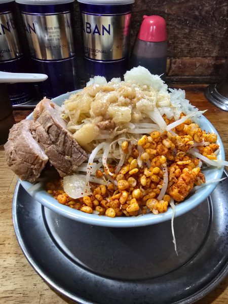 「小ラーメン　野菜　たまねぎ　辛あげ　アブラ」@麺でる 多摩センター店の写真
