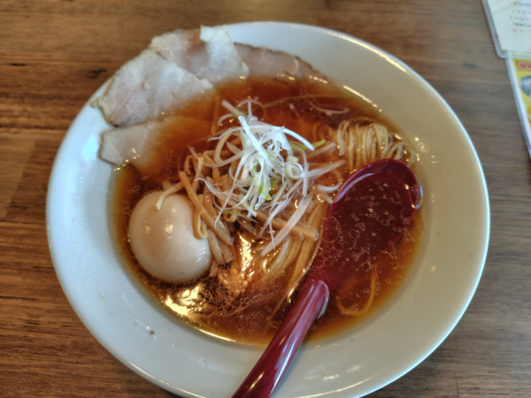 「醤油らぁ麺（大盛）トッピングにチャーシュー」@らぁ麺行田屋の写真
