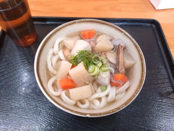 「しっぽくうどん小550円」@製麺七や 原田店の写真