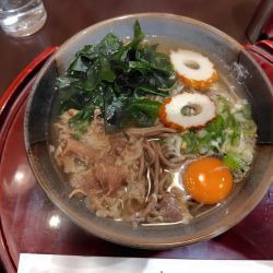 肉そば660円、玉子120円、わかめ70円