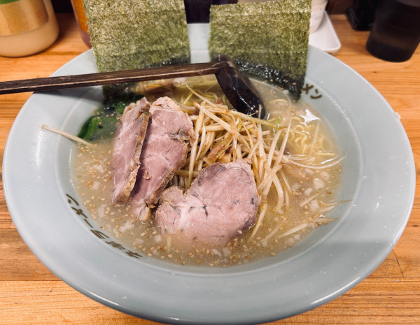 「ネギ塩ラーメン チャーシュー3枚」@ラーメンショップ 椿 松伏店の写真