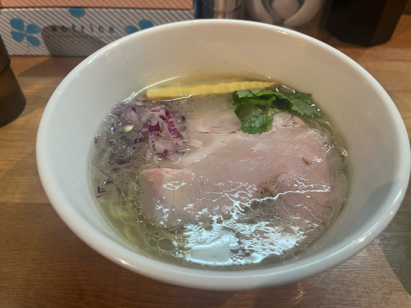 「貝と牛の中華そば(塩)」@貝そばもぉむの写真