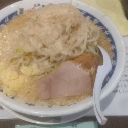 らーめん大盛 硬め 背脂マシマシ 野菜多め(１２００円) にんに