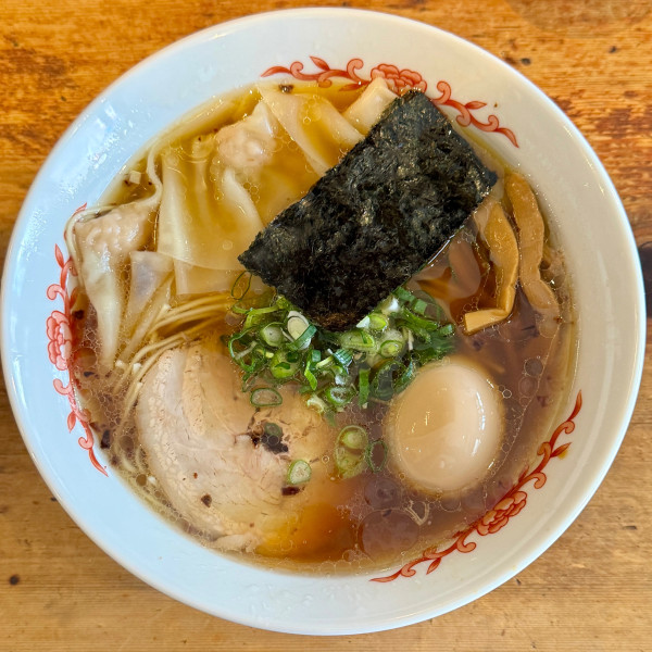 「雲呑入り醤油ソバ浅野さん家の卵」@ラーメン専門店 なんぞの写真