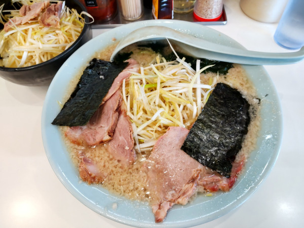 「ネギチャーシューメン並＋ネギどん」@とんとんラーメン 川口店の写真