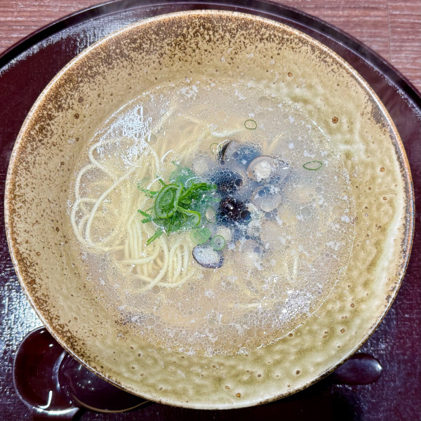 「珠玉のしじみらーめん(麺少なめ)¥750」@らーめん埜唄の写真