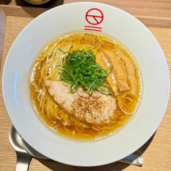 「上湯そば特製焼売赤星」@Ramen Rougeの写真