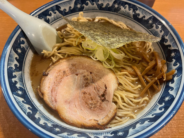 「鰹醤油らーめん大盛固め950円」@麺や 樽座 小宮店の写真