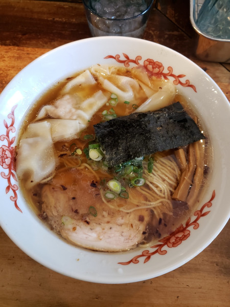 「雲呑入り醤油そば」@ラーメン専門店 なんぞの写真
