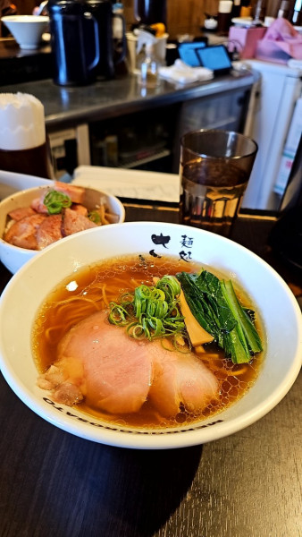 「醤油ラーメンとチャーシュー丼」@麺処 さとう 桜新町店の写真