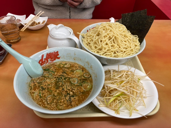 「味噌つけ麺大盛り+大盛り×2+白髪ネギ」@ラーメン山岡家 太田店の写真