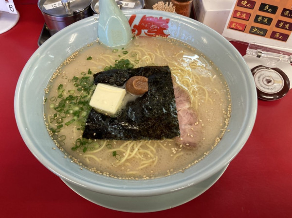 「朝ラーメン+バター」@ラーメン山岡家 大泉店の写真