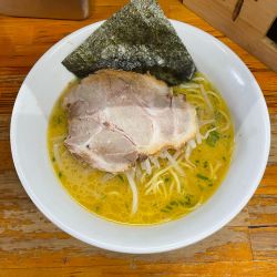 ラーメン(760円)