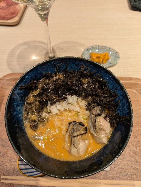 「ウニラーメン【ブラック】＋本日のウニ 根室バフン＋グリッロ」@uniRAの写真