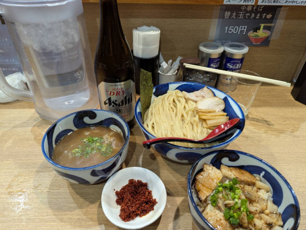 「辛つけそば（特）＋チャーシュー丼＋ビール中瓶」@濃厚つけそば・中華そば のぶ良しの写真