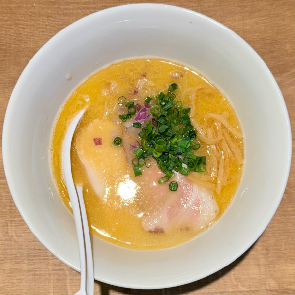 「真鯛と蛤の白湯そば（麺半分）¥1,000」@ミタバラボの写真