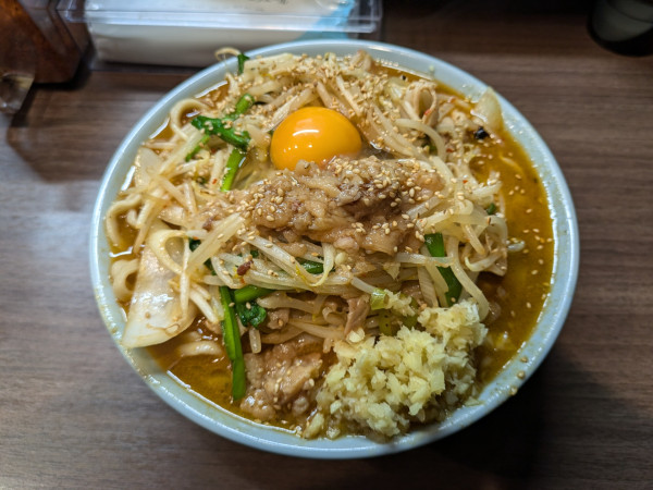 「【月曜日限定】スタミナ小僧ラーメン（生姜・背脂）」@ラーメン 悔いなしの写真
