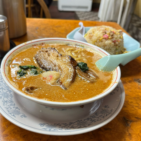 「担々麺（麺少なめ）¥950 半チャーハン ¥400」@かし亀の写真