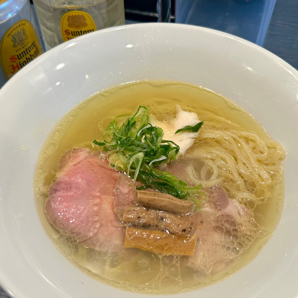 「あっさり しおらーめん(太麺)+角ハイボール」@らーめんOrangeの写真