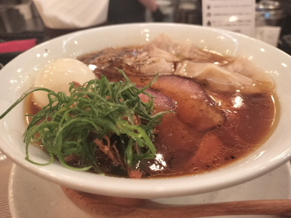 「醤油雲呑麺」@MENSHOの写真