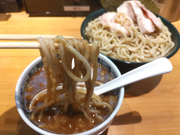 「濃厚つけ麺300g1050円+特製TP350 合計1400円」@新橋 纏 不動前店の写真