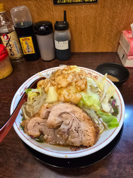 「小ラーメン　アブラマシマシ　野菜　（おまけ）おかか」@ぶっ豚 聖蹟桜ヶ丘店の写真