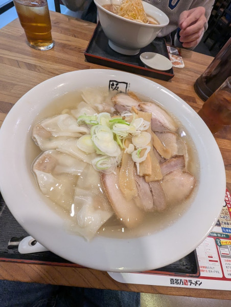 「喜多方わんたんラーメン」@喜多方ラーメン坂内 新宿パークタワー店の写真