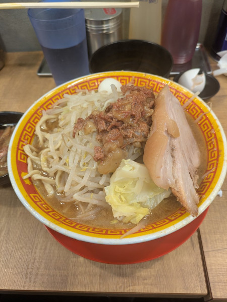 「ラーメン　野菜ﾁｮｲ増し、アブラ増し」@えどもんど 新橋の写真