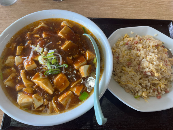 「麻婆ﾗｰﾒﾝ固め、炒飯ｾｯﾄ1080円」@台湾料理 祥瑞 八王子店の写真