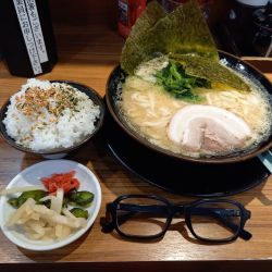 家系ラーメン並醤油(お客様感謝祭)軟らかめ・多め