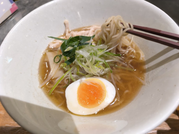 「鶏と醤油と麹ラーメン(980)」@発酵ラーメンizuruの写真