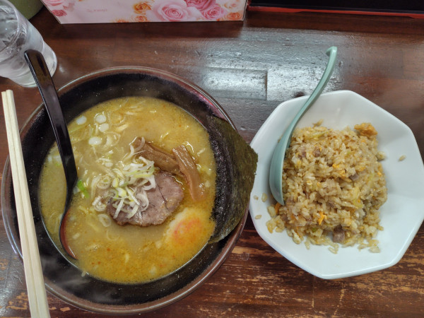 「ラーメン（味噌󠄀）炒飯セット」@ラーメン勝ちゃんの写真