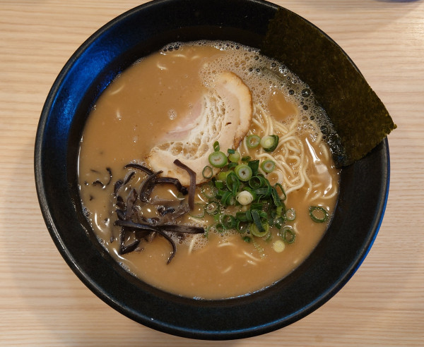 「ラーメン（860円）+替玉（1玉無料）」@九州とんこつらーめん ひらさわの写真