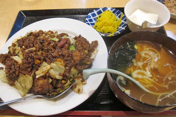 「チャーシュー醤油チャーハンの定食750円＋半ラーメン200円」@花彫酒家の写真