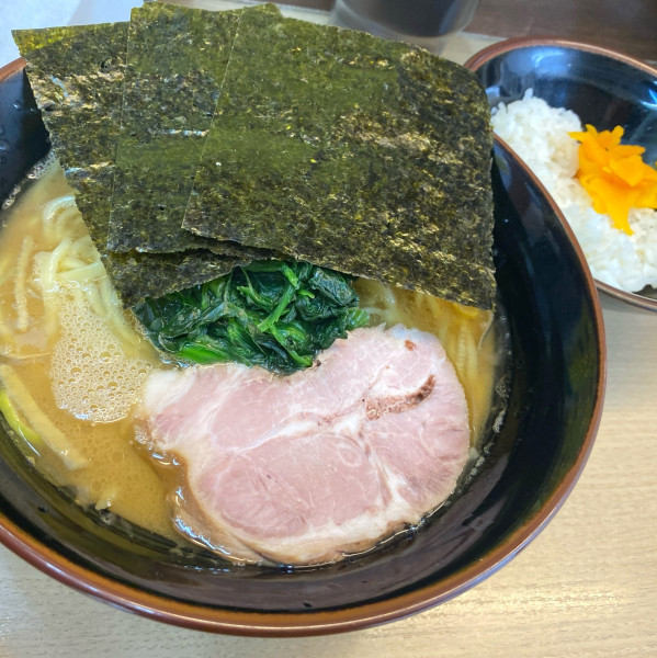 「ラーメン 並 800円」@横浜らーめん 武蔵家 池袋店の写真