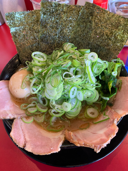 「チャーシューメン(味付玉子きざみﾈｷﾞ)」@家系ラーメン たつ家の写真