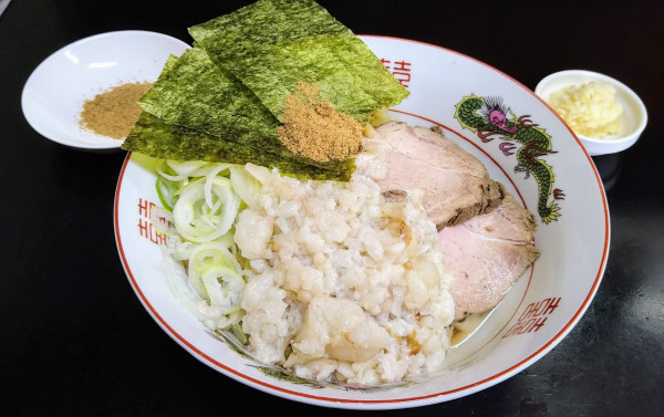 「まぜそば(身入り)＋魚粉･ニンニク」@手打ち中華そば 酒田 河原町店の写真