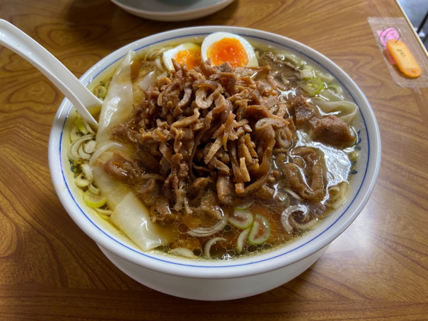 「チャーシューワンタン、鶏皮(1100円)」@さくらい食堂の写真