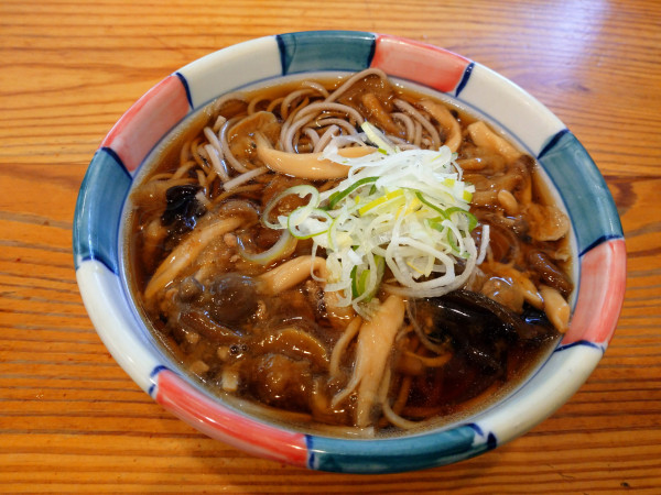 「信州きのこそば（430円）」@ナカジマ会館の写真