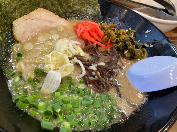 「茨城豚骨まる（バリカタ）替玉（ハリガネ）」@博多ラーメン とんこつ家の写真