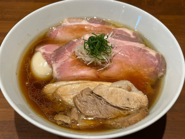 「味玉焼豚醤油そば」@中華そば 卯月屋の写真