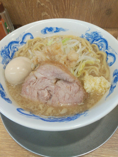 「味玉ラーメン(ヤサイ少なめ、トッピング：アブラ、ニンニク」@ジャンクガレッジ 北浦和店の写真