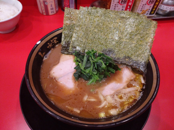「ラーメン＋海苔＋ライス（1,100円）」@横浜家系ラーメン 大輝家の写真