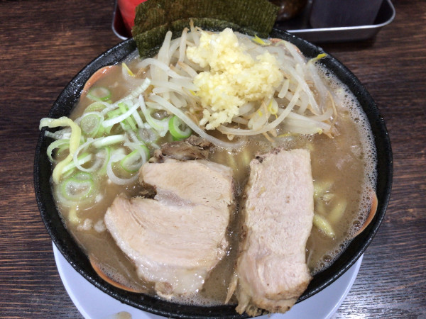 「しょうゆとんこつ 大盛(ニンニク) 1000円」@博多長浜らーめん 楓神の写真