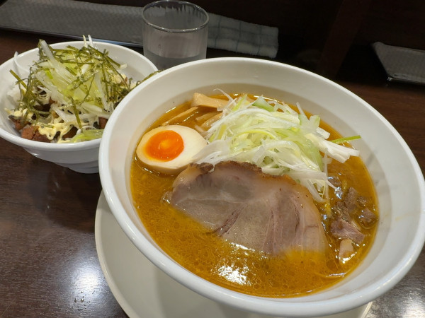 「特製味噌＋チャーシューマヨ丼」@北海道らーめん さつほろ 松戸本店の写真