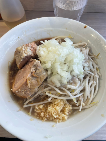 「ラーメン　+豚、刻みタマネギ」@麺屋 味方の写真