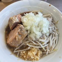 ラーメン　+豚、刻みタマネギ